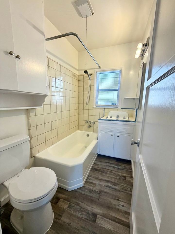 2105 W Carson St - Photo 6 of 9