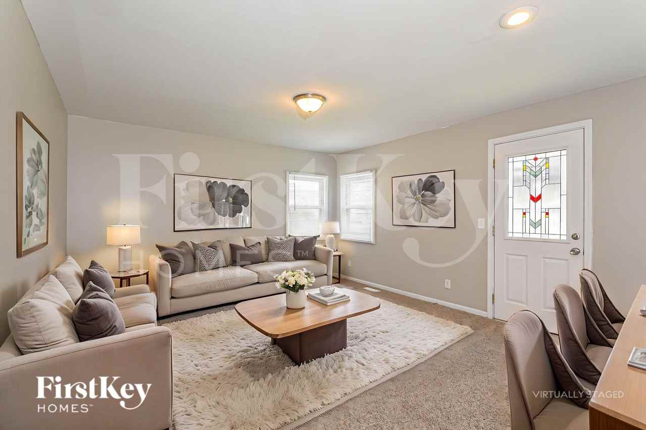 611 Oakwood Dr - Photo 4 of 19