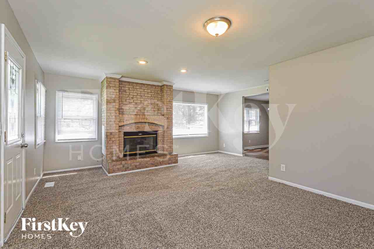 611 Oakwood Dr - Photo 6 of 19