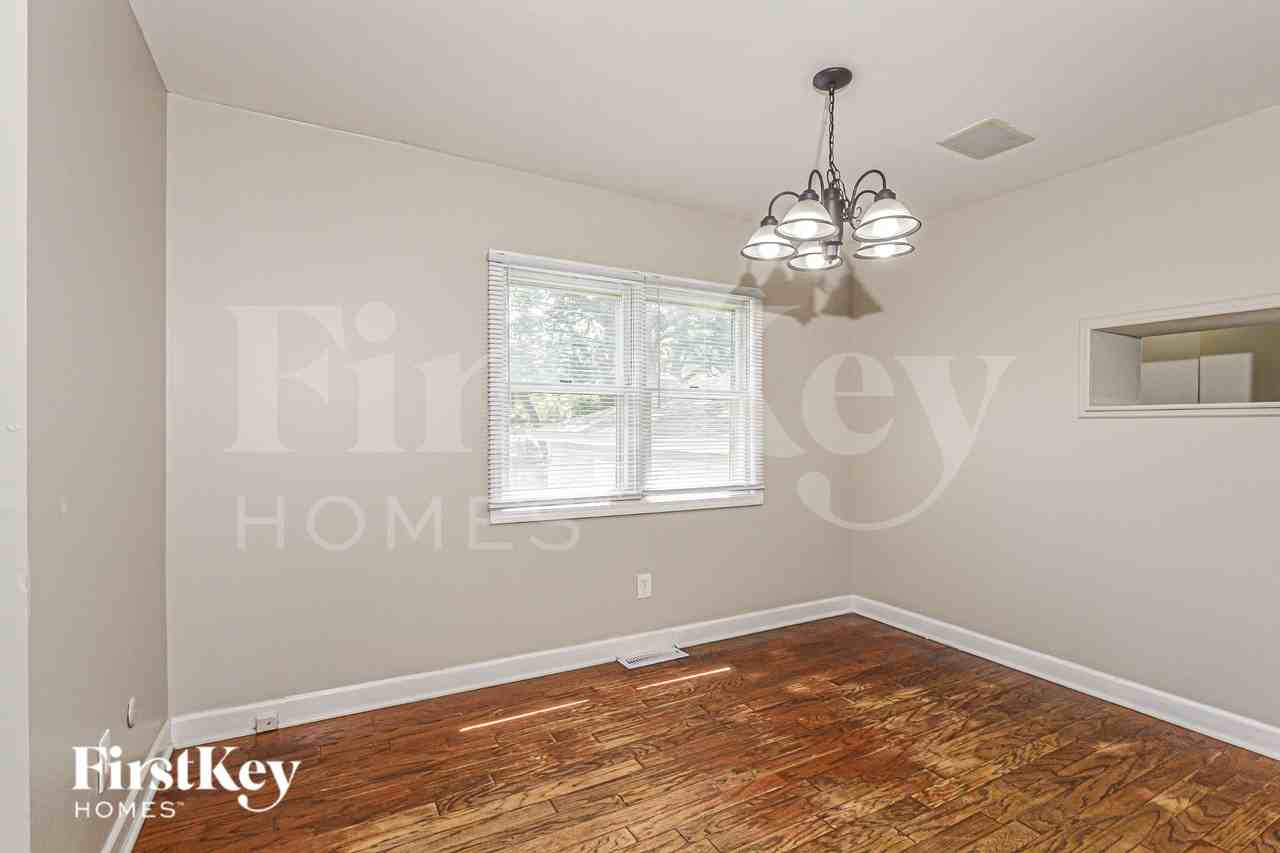 611 Oakwood Dr - Photo 7 of 19