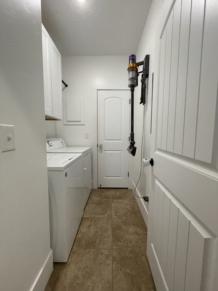 1956 N Crest Rd - Photo 2 of 10
