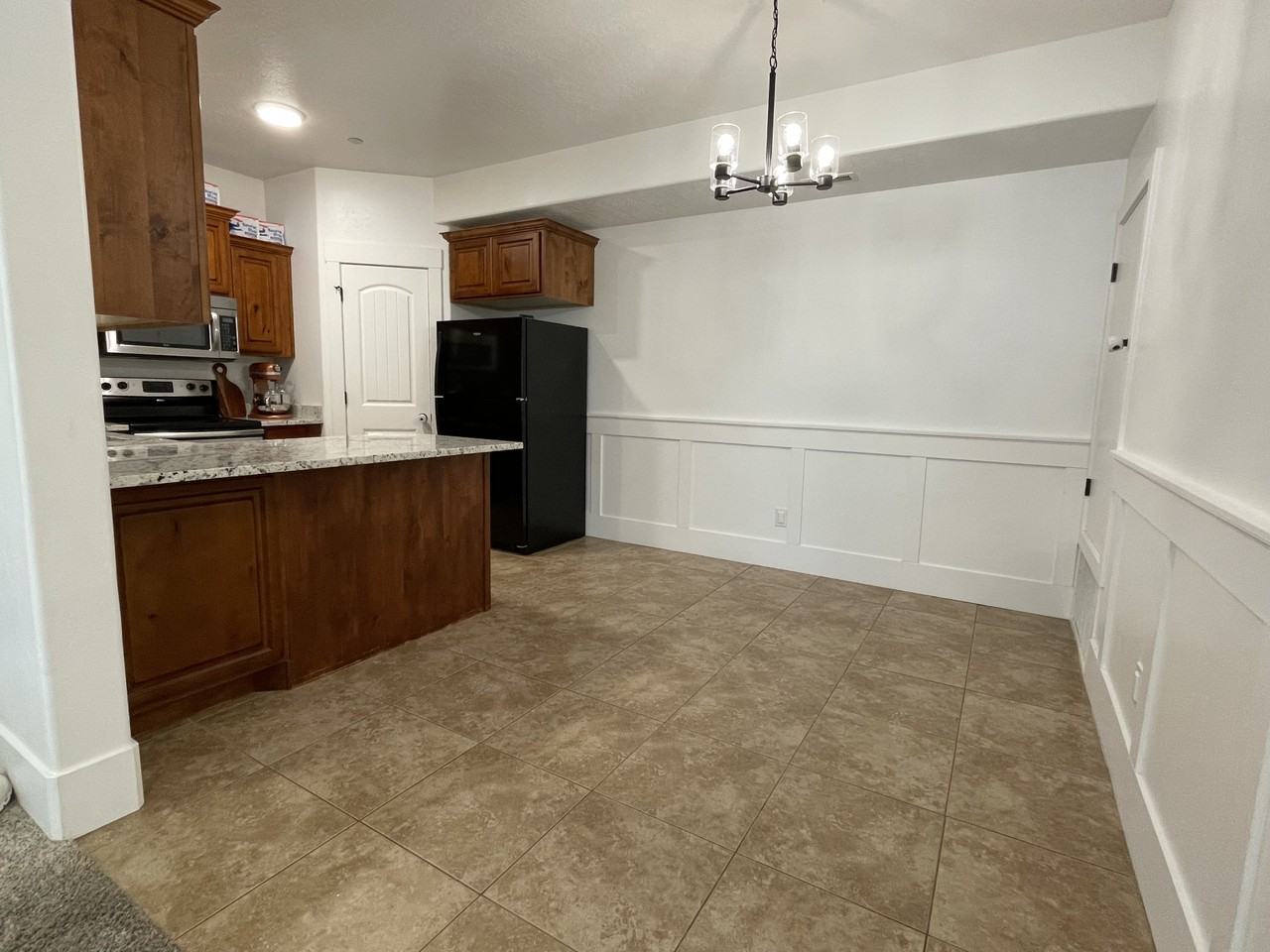 1956 N Crest Rd - Photo 5 of 10