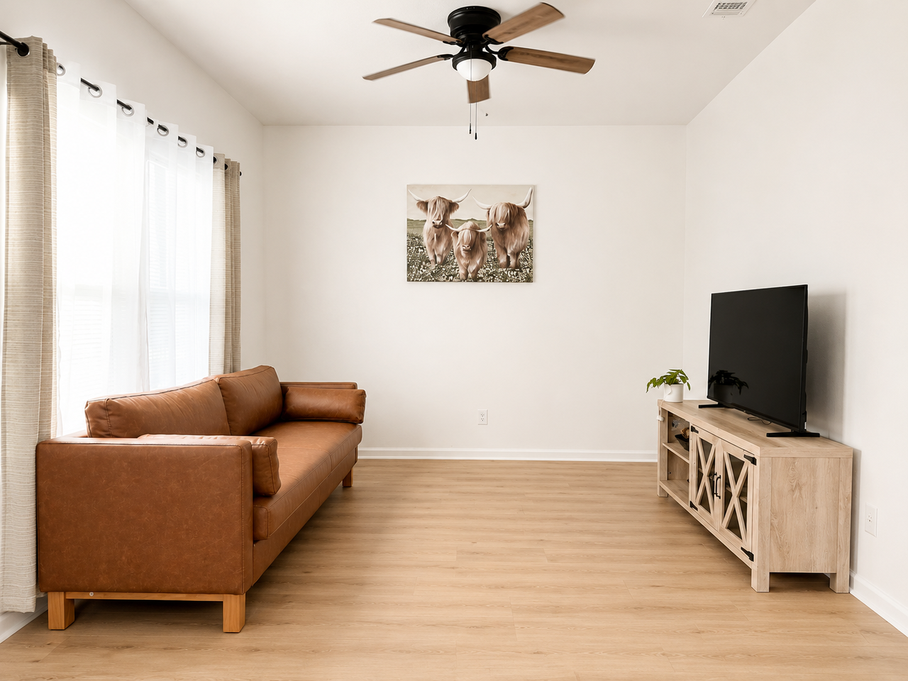 817 W Cox St #102 - Photo 3 of 31