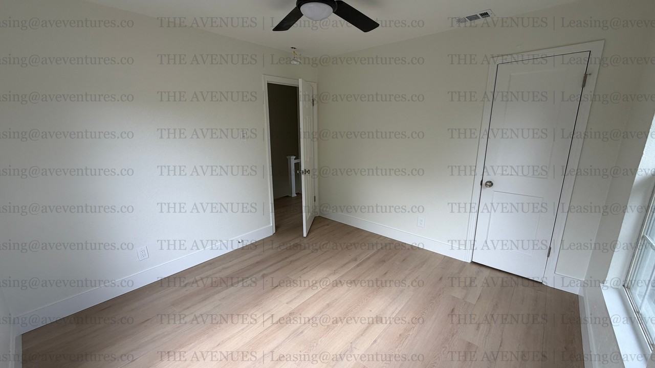 305 N Oak Cliff Blvd #305 - Photo 2 of 26