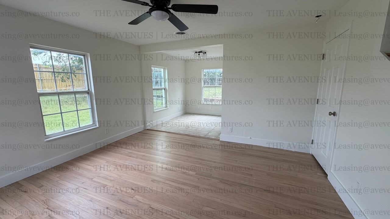 305 N Oak Cliff Blvd #305 - Photo 4 of 26