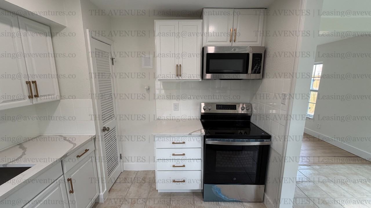 305 N Oak Cliff Blvd #305 - Photo 7 of 26