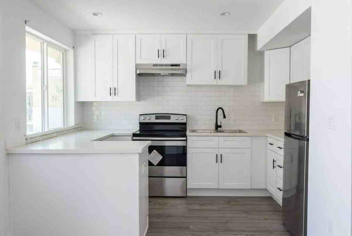 6050 1 2 10th Ave #A - Photo 3 of 10