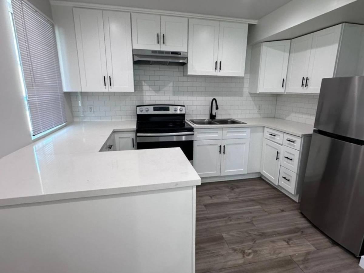 6050 1 2 10th Ave #A - Photo 4 of 10