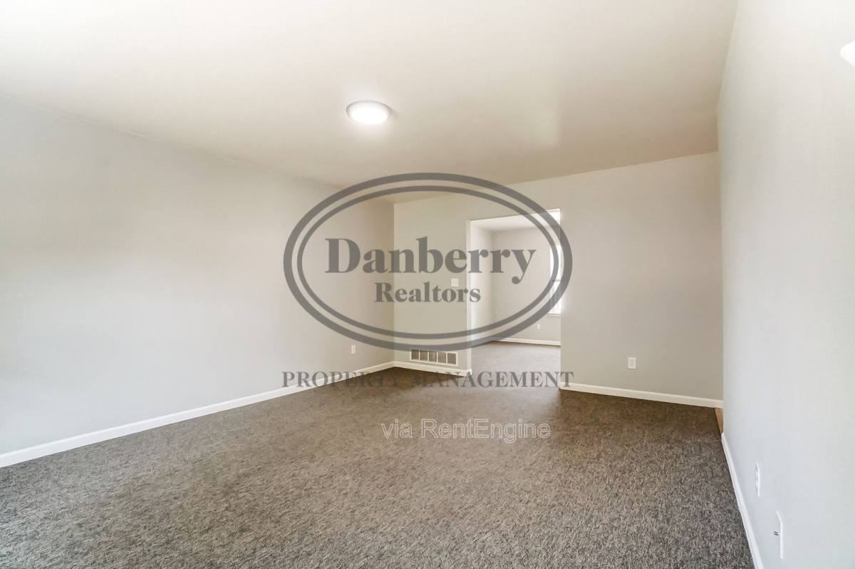3704 Willow Run Dr - Photo 4 of 10