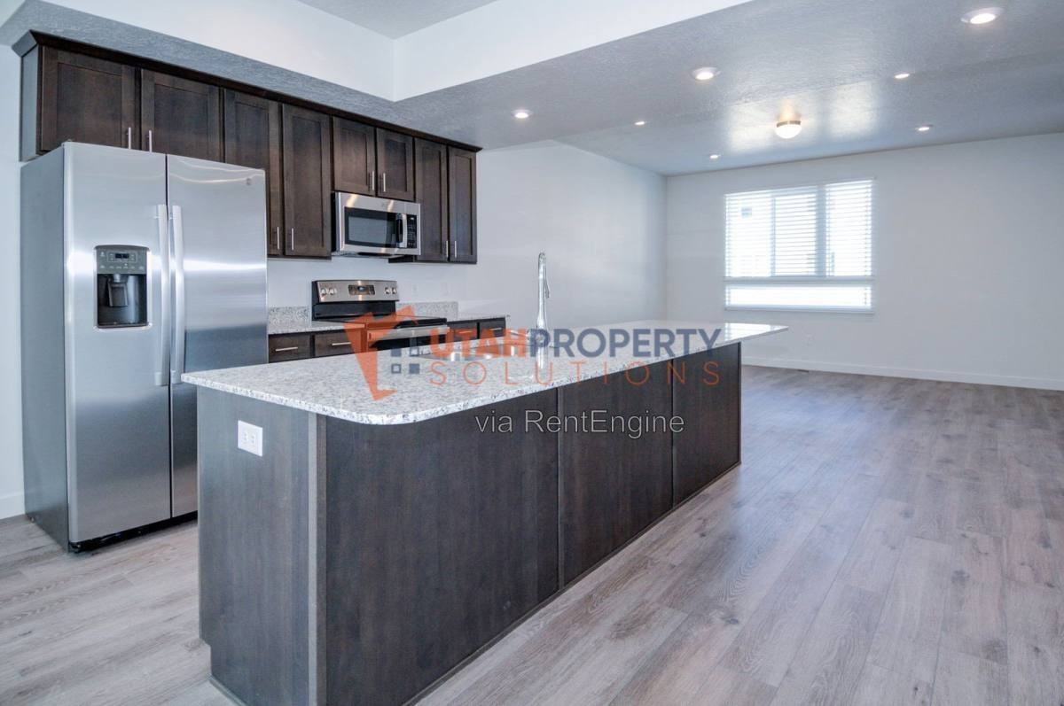 1043 W #400 - Photo 7 of 10