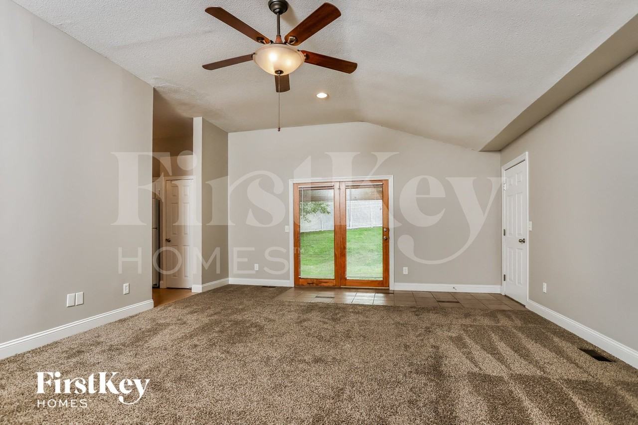 24 Pheasant Ln - Photo 4 of 15