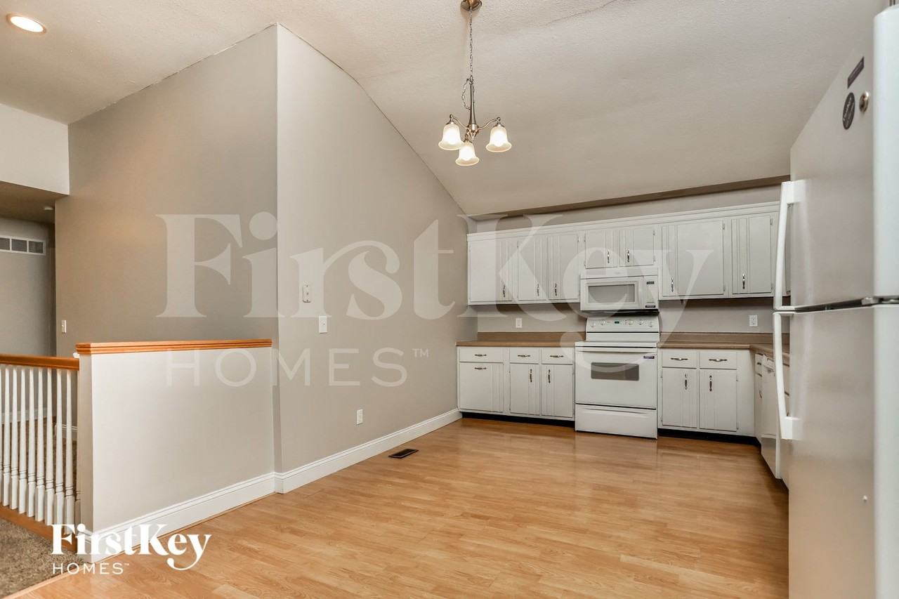 24 Pheasant Ln - Photo 5 of 15