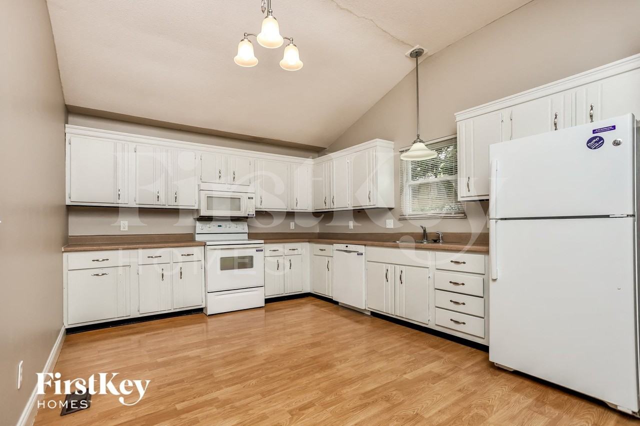 24 Pheasant Ln - Photo 6 of 15