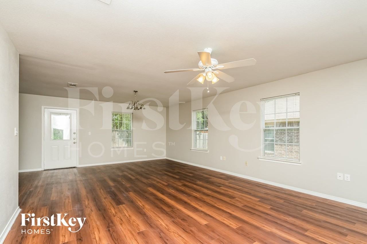 15639 Danson Dr - Photo 2 of 15