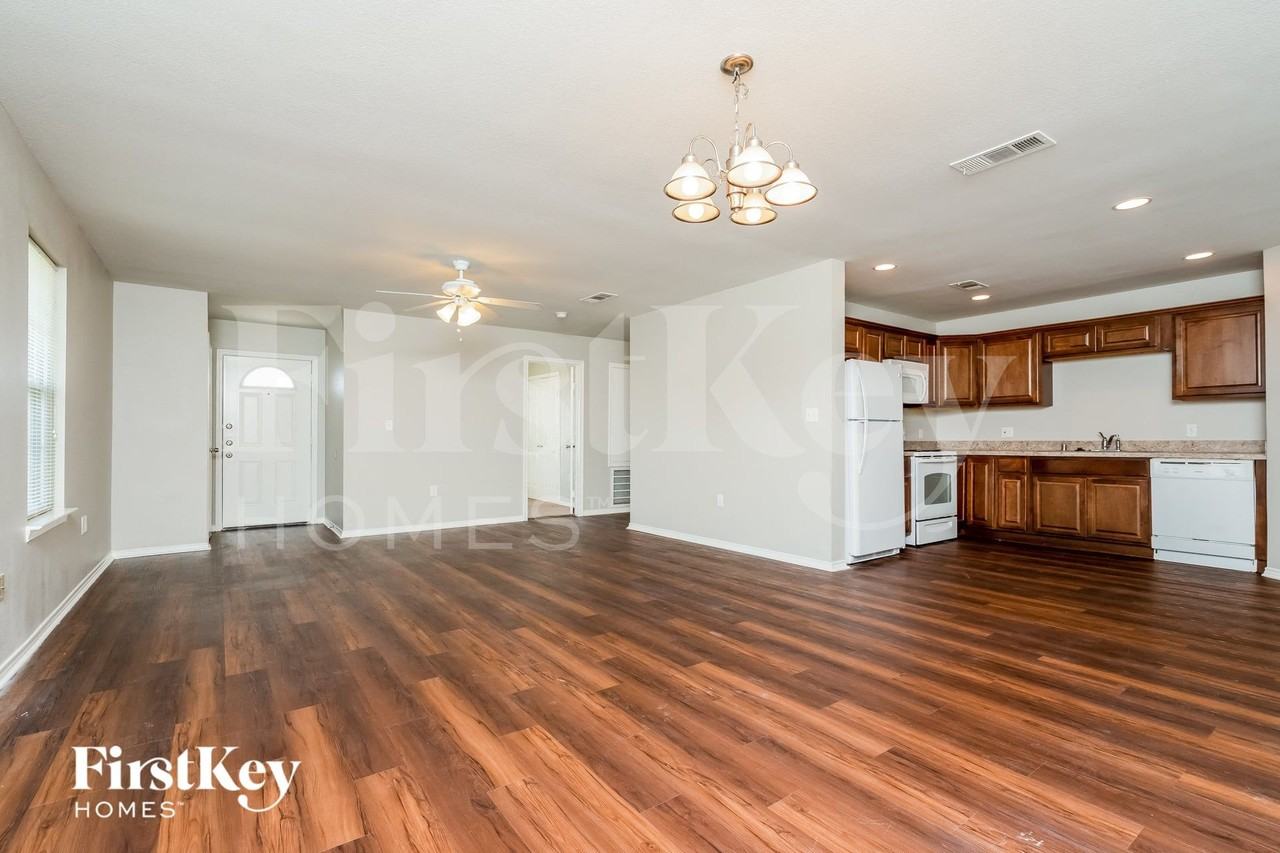 15639 Danson Dr - Photo 4 of 15
