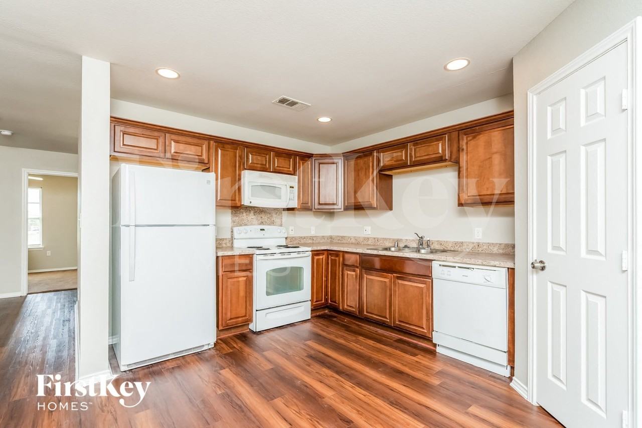 15639 Danson Dr - Photo 6 of 15