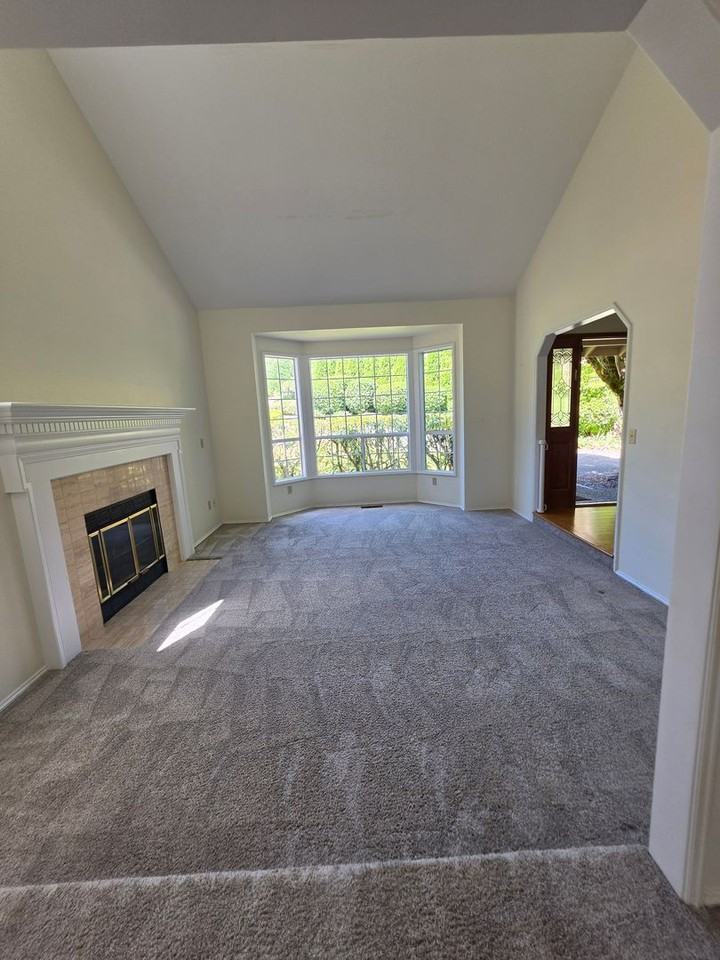 6324 151st Ave Se - Photo 3 of 17