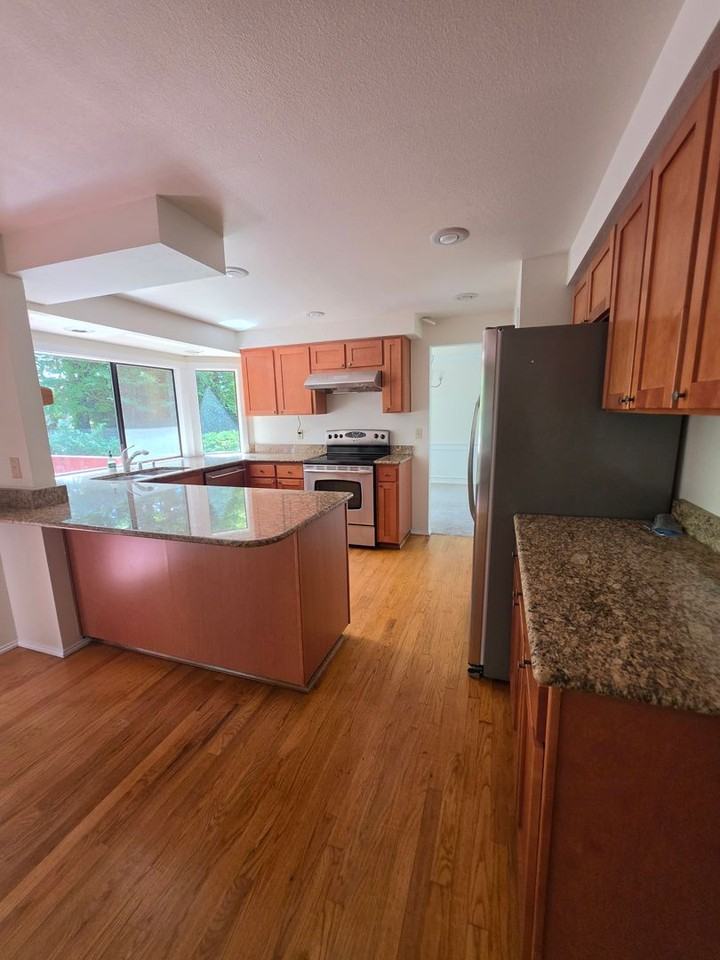 6324 151st Ave Se - Photo 5 of 17