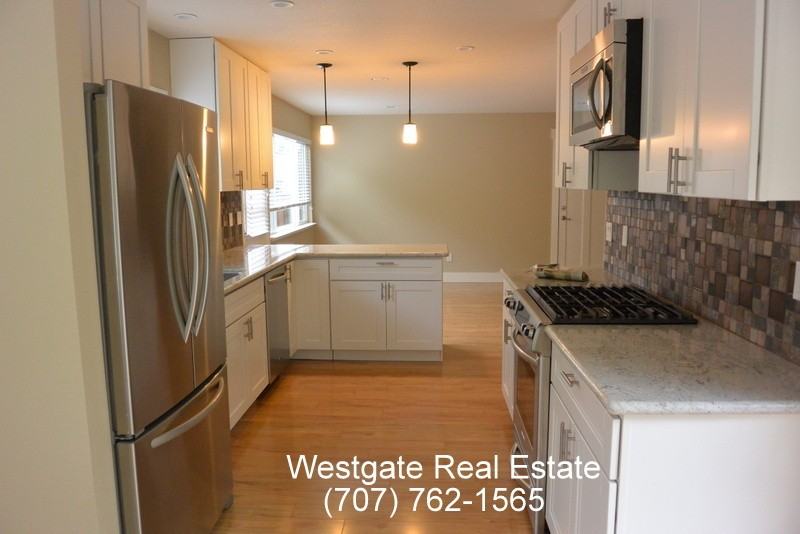 530 Chase St - Photo 6 of 24