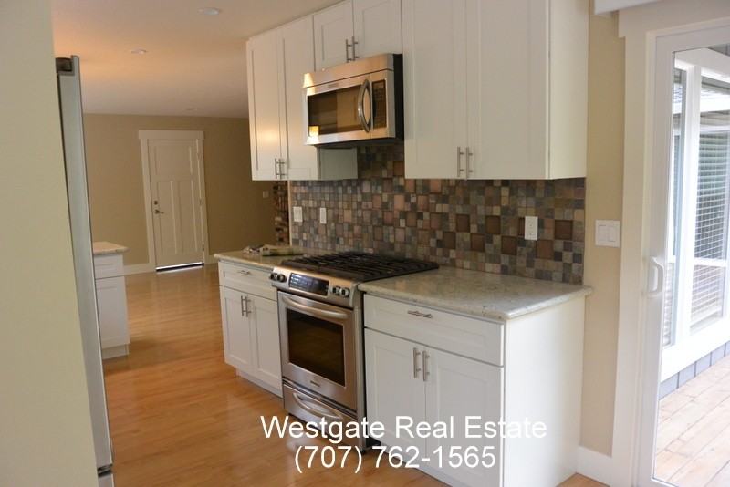 530 Chase St - Photo 7 of 24