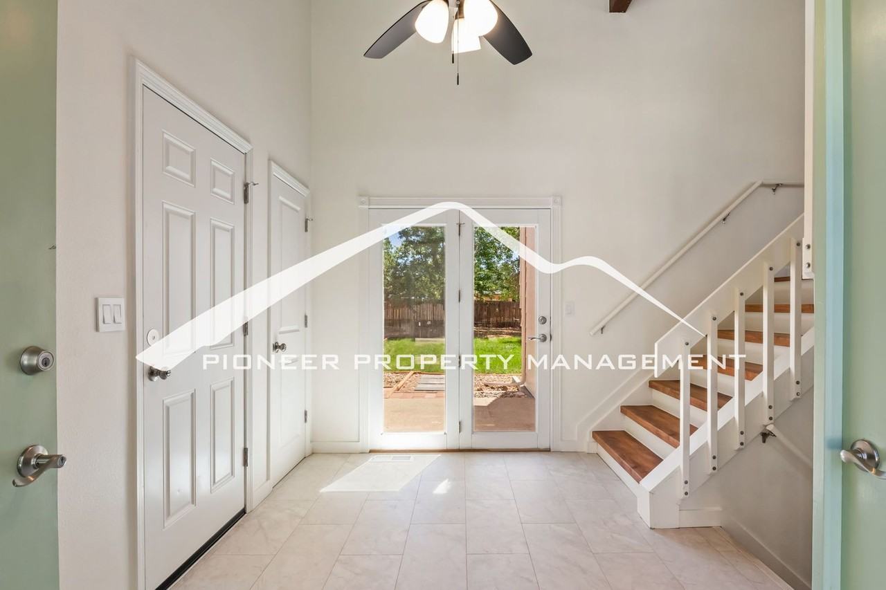 2607 Legend Dr - Photo 2 of 23