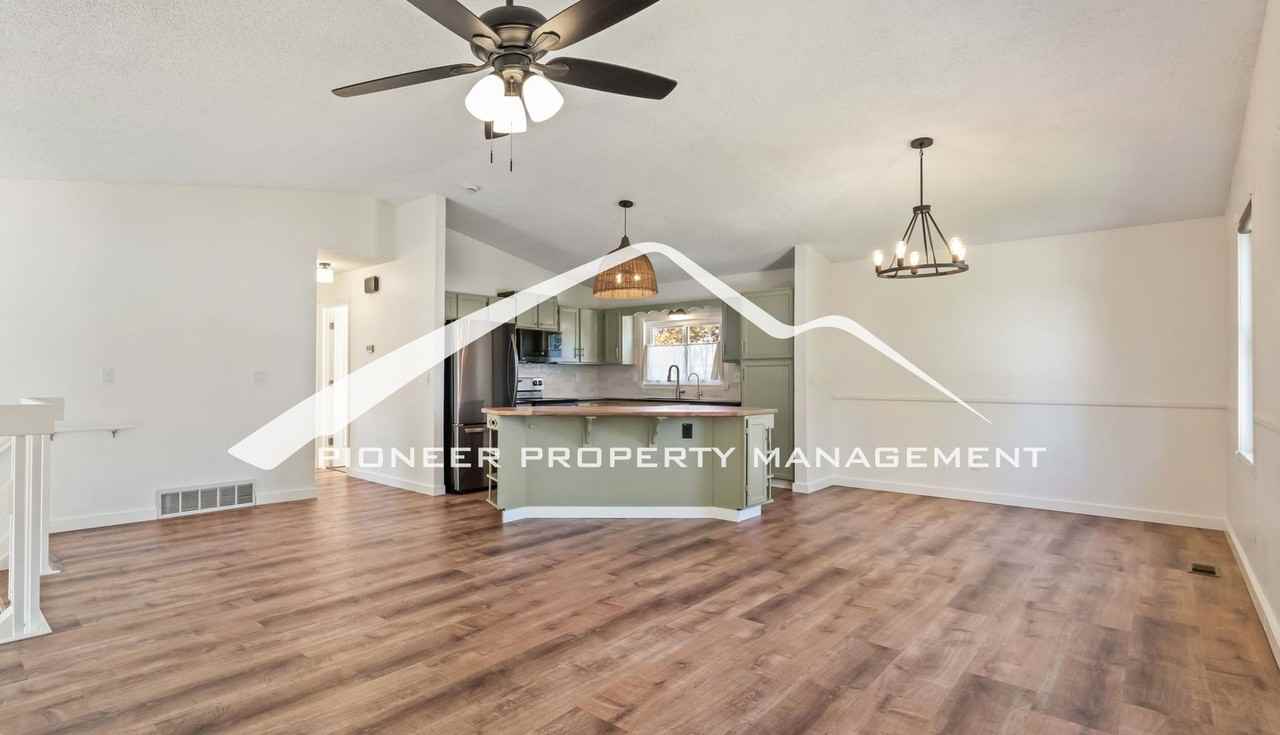 2607 Legend Dr - Photo 3 of 23