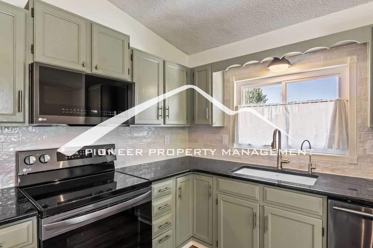 2607 Legend Dr - Photo 6 of 23