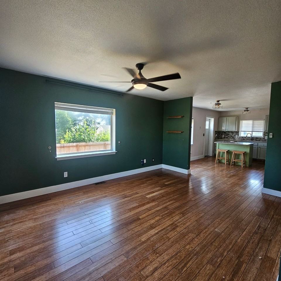 1143 Naval Ave - Photo 2 of 14