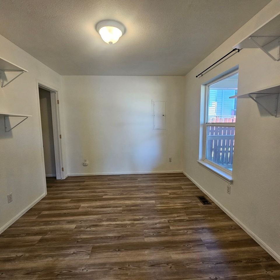 1143 Naval Ave - Photo 4 of 14