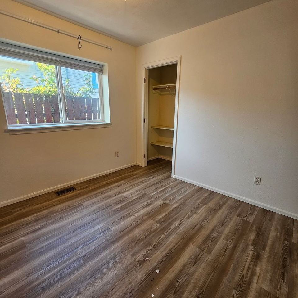 1143 Naval Ave - Photo 6 of 14