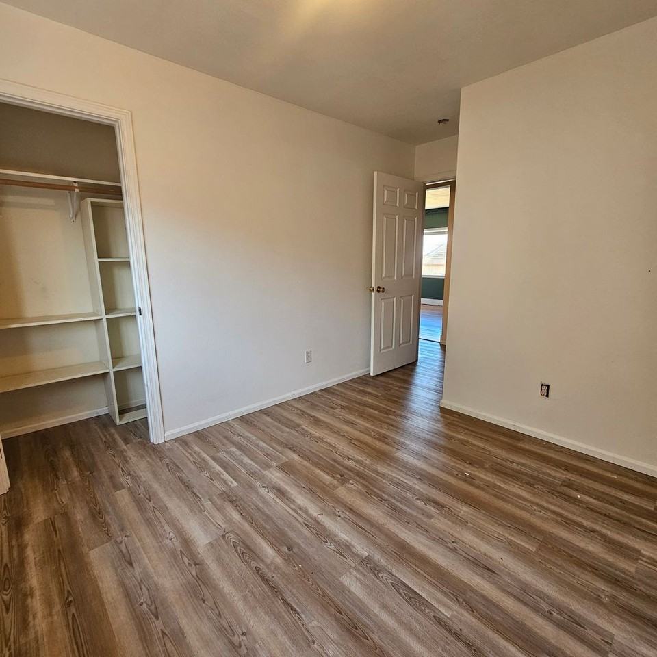 1143 Naval Ave - Photo 7 of 14