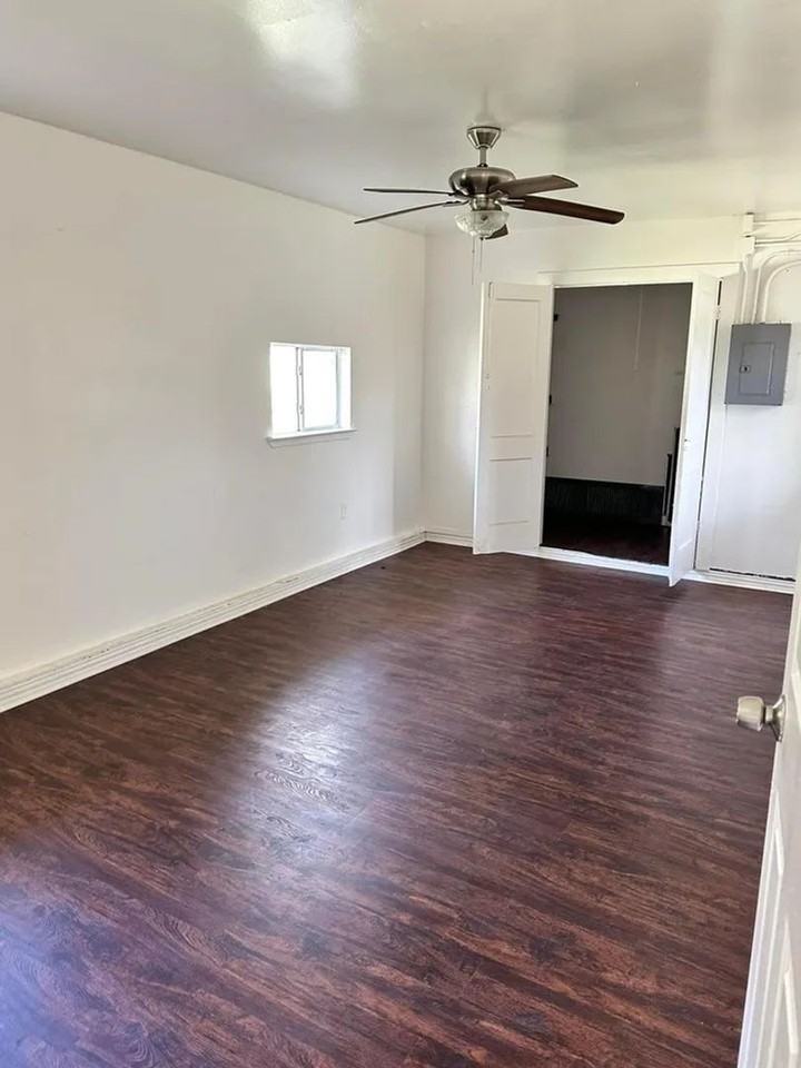 5720 Shivers Dr - Photo 4 of 10