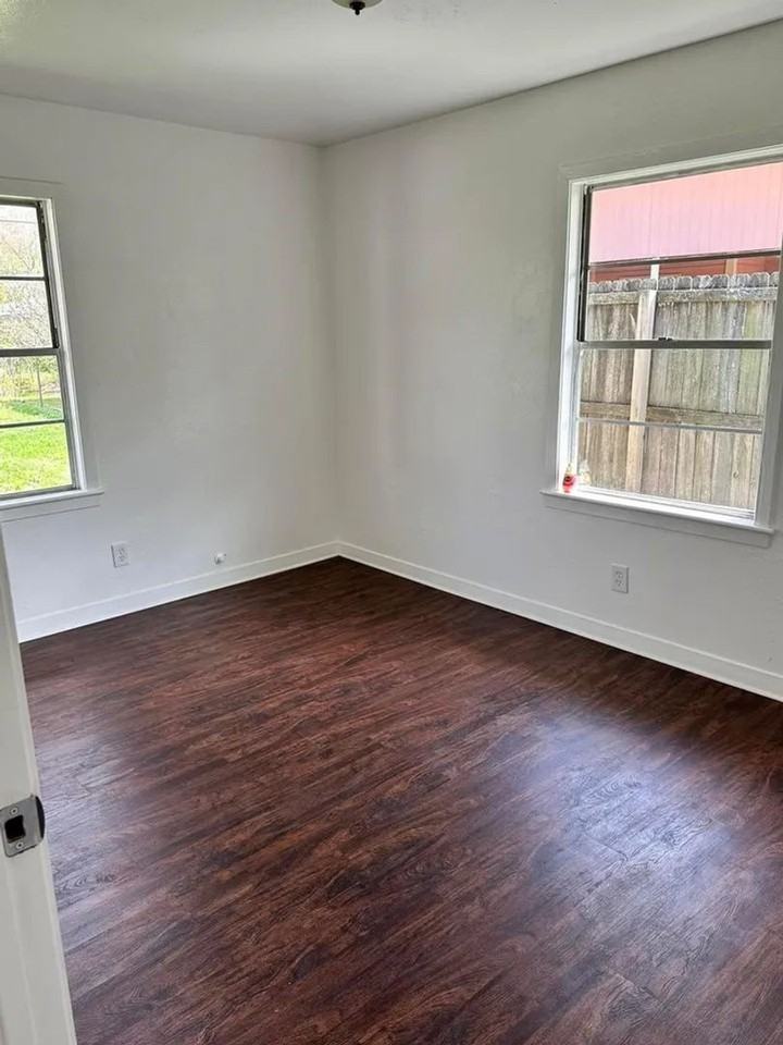5720 Shivers Dr - Photo 6 of 10