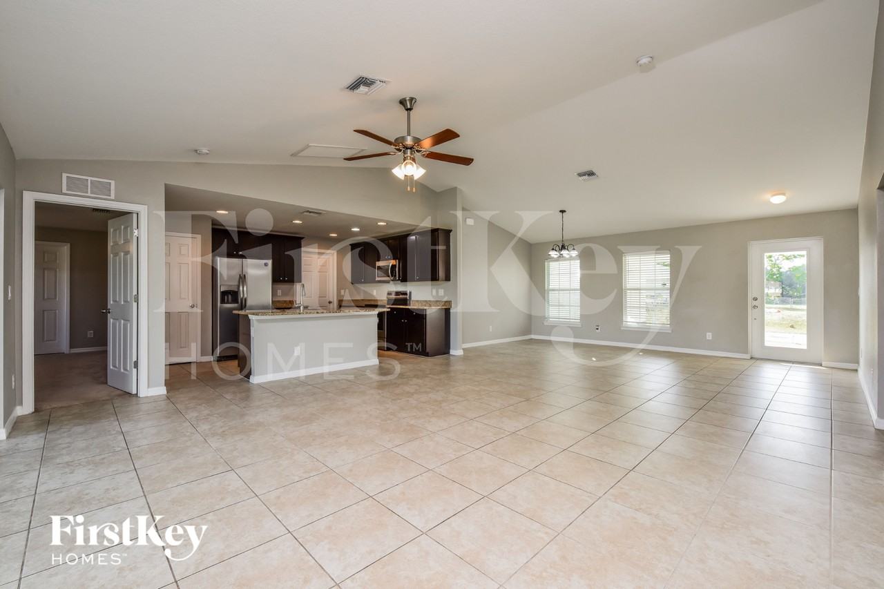 1139 Sw 29th St - Photo 3 of 16