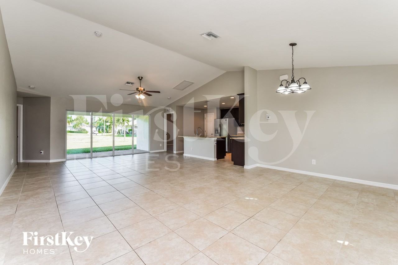 1139 Sw 29th St - Photo 4 of 16