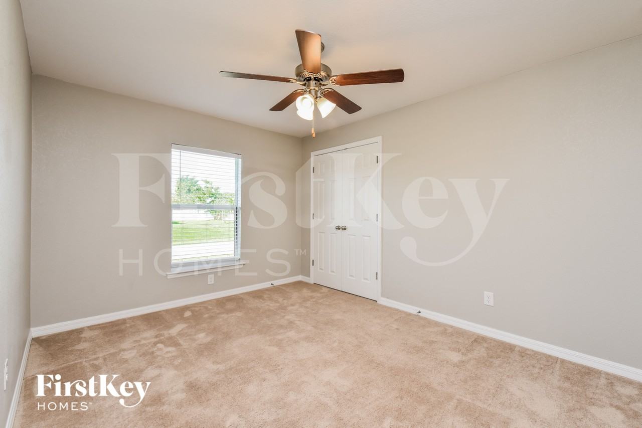 1139 Sw 29th St - Photo 7 of 16