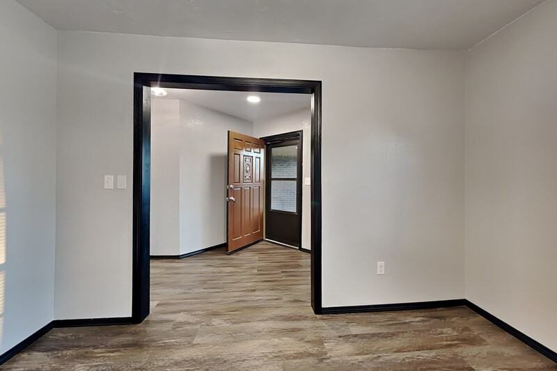 640 N Markwell Ave - Photo 5 of 17