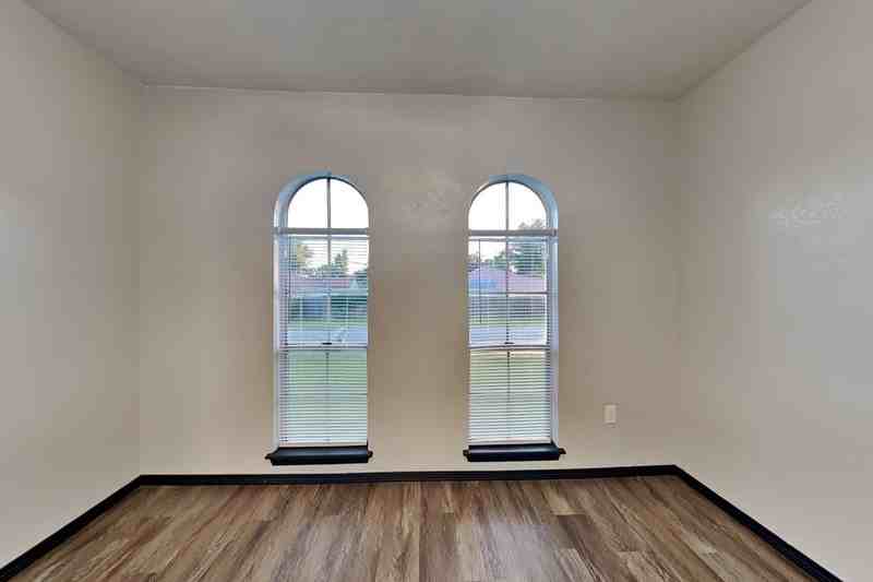 640 N Markwell Ave - Photo 6 of 17