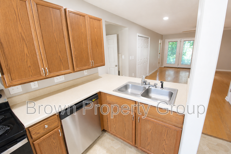 303 Hinsdale Ave - Photo 5 of 18