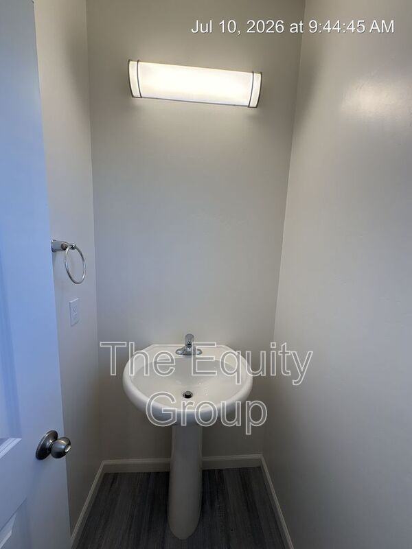 735 S Pinkham St #102 - Photo 4 of 27