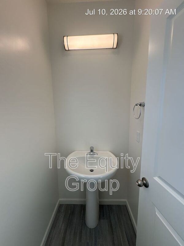 733 S Pinkham St #101 - Photo 4 of 25