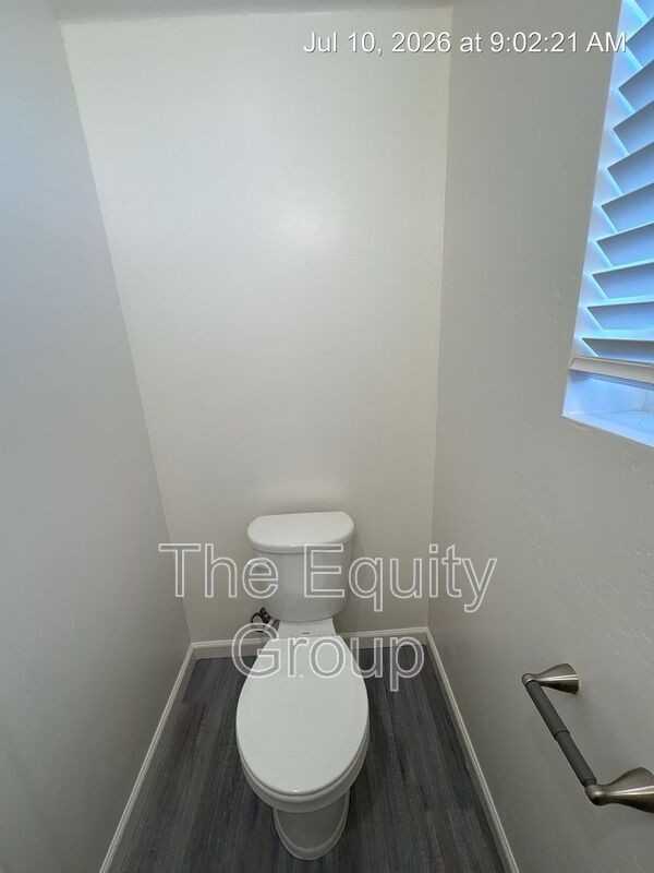 725 S Pinkham St #102 - Photo 4 of 26