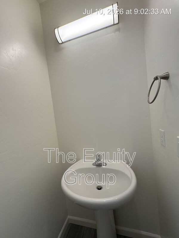 725 S Pinkham St #102 - Photo 5 of 26