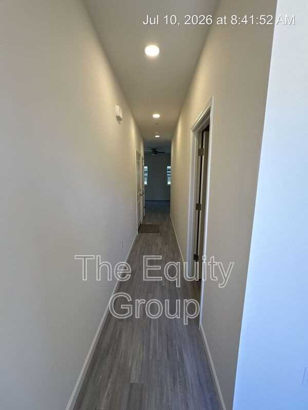 723 S Pinkham St - Photo 4 of 28