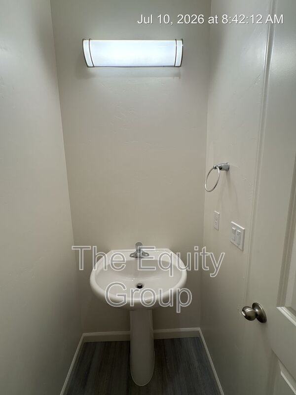 723 S Pinkham St - Photo 6 of 28