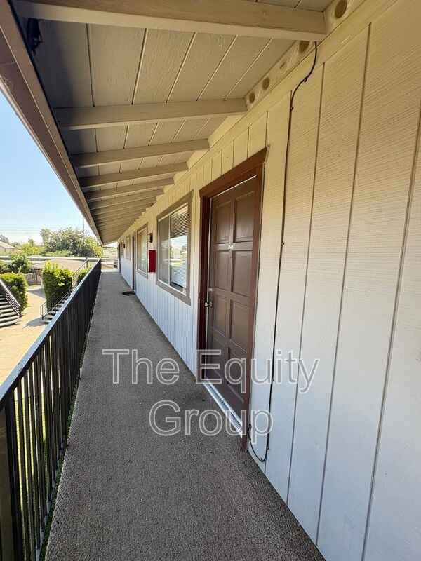 1865 Emma Lee Ln - Photo 3 of 25