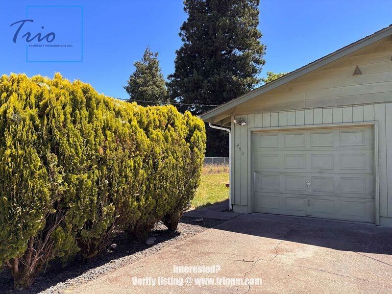 492 Macy St - Photo 2 of 15