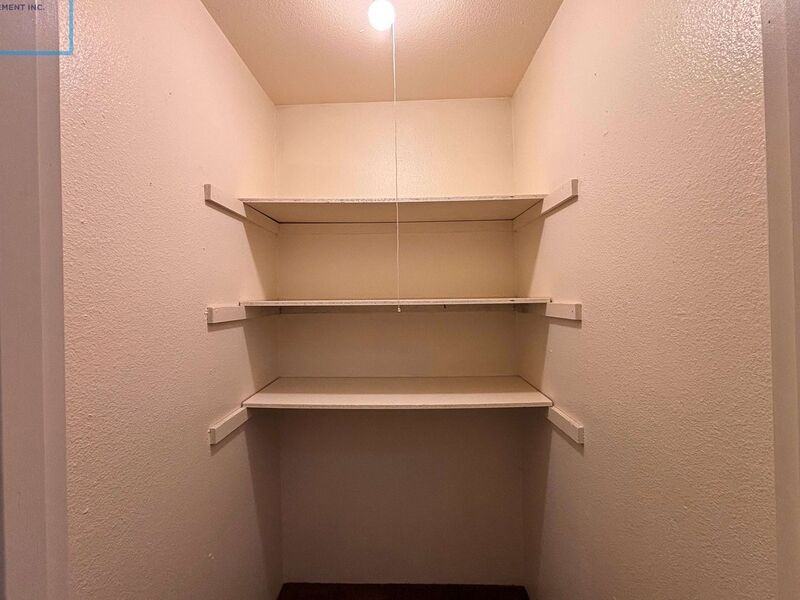 492 Macy St - Photo 6 of 15