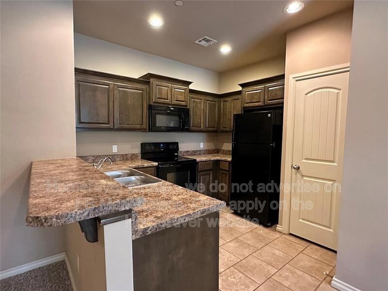 1005 Sw 92nd St - Photo 2 of 14