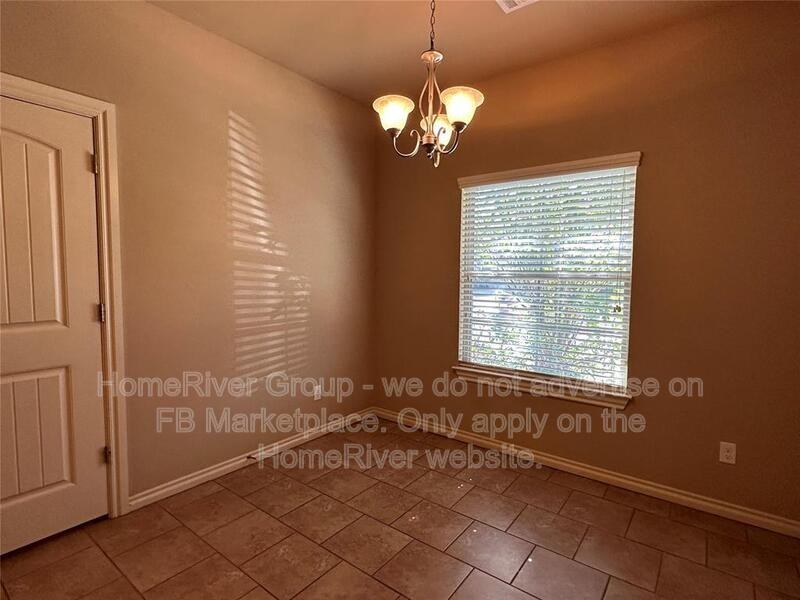 1005 Sw 92nd St - Photo 5 of 14